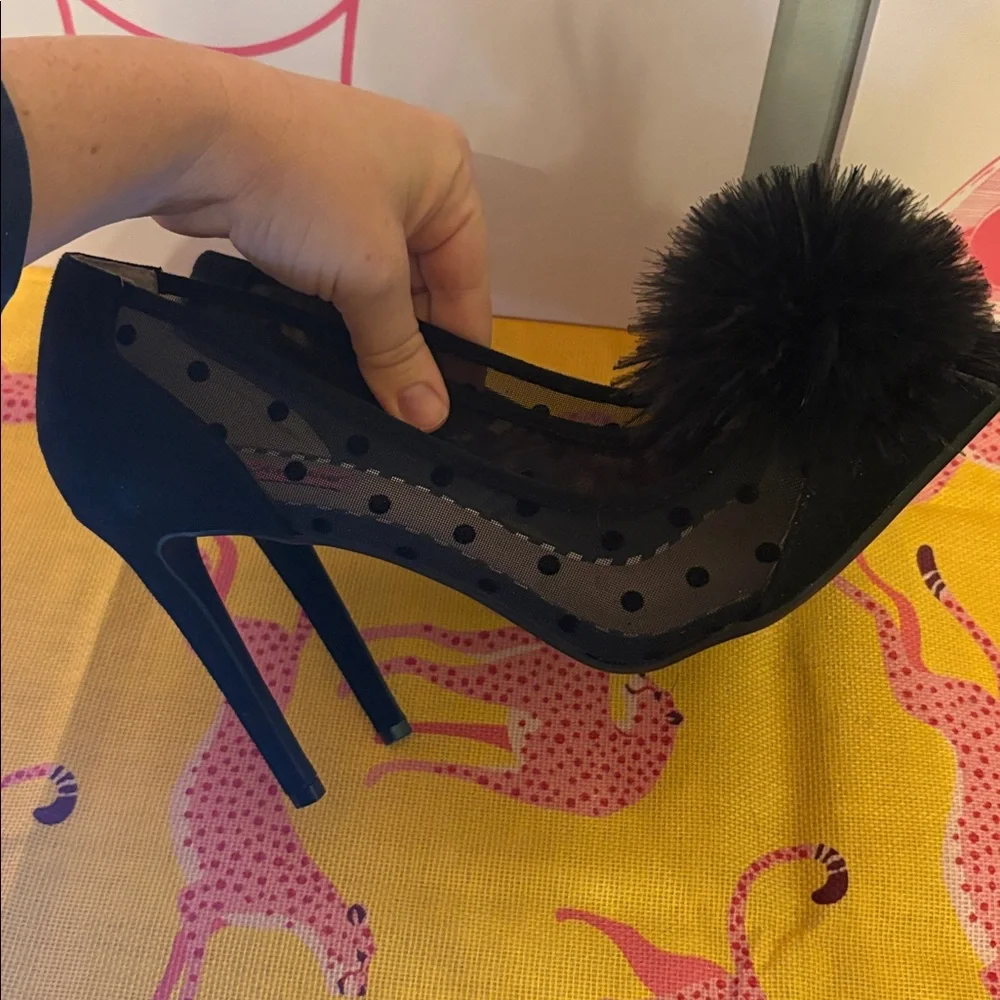 [Betsey Johnson] Black Heels with Pom-Pom Detail - Size 9.5 - Picture 4 of 6